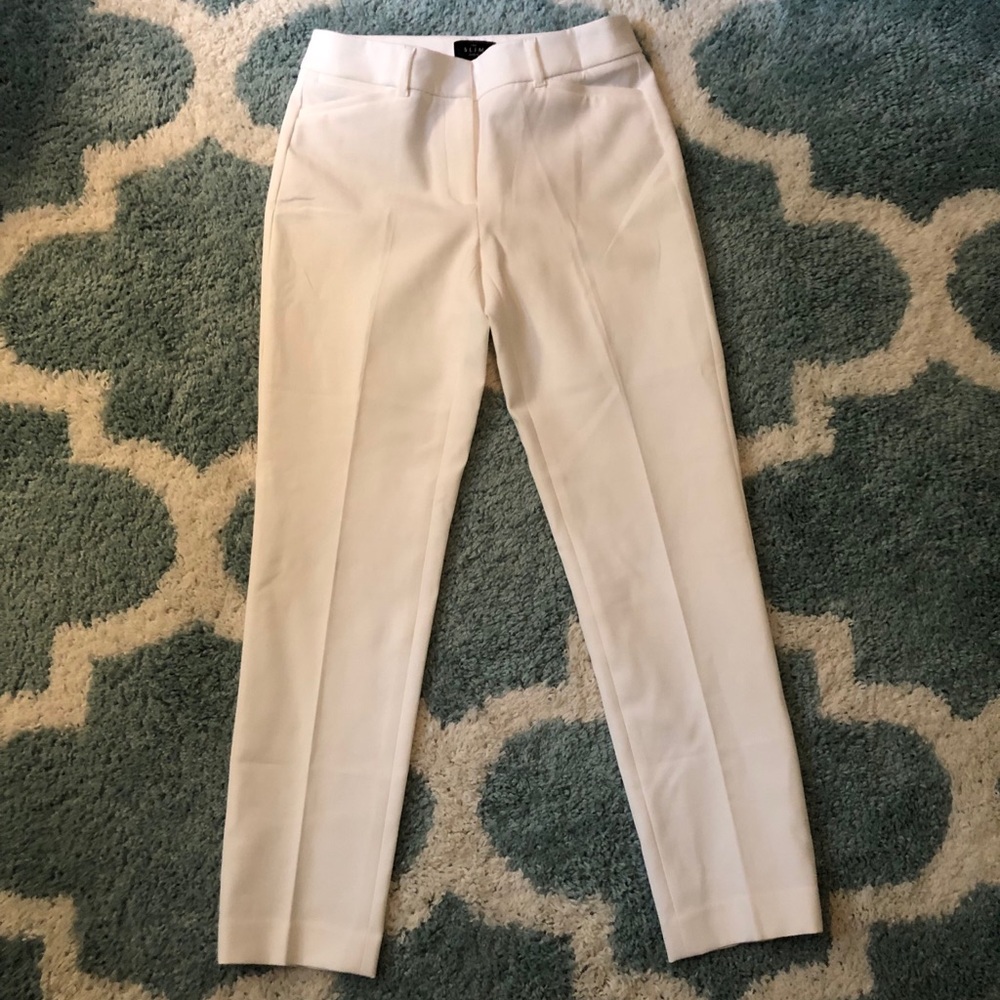 White House black market white pants size 0